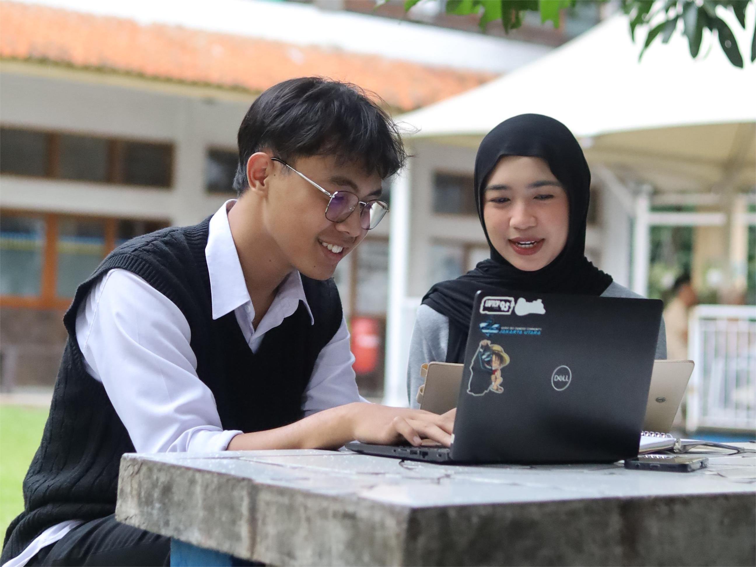 Bagaimana Kuliah Membantu Lulusan Terampil Mendapatkan Pekerjaan Impian? Ini Buktinya!