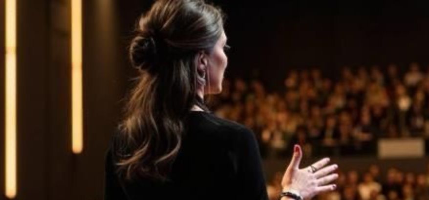 Public Speaking Bukan Sekadar Bicara: Memahami Makna dan Strateginya Secara Mendalam