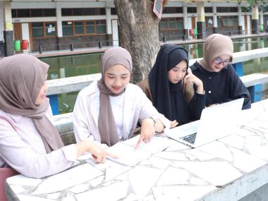 Bagaimana Mahasiswa Bisa Mulai Wirausaha Digital? Cek 6 Peluang Bisnis Online Ini!