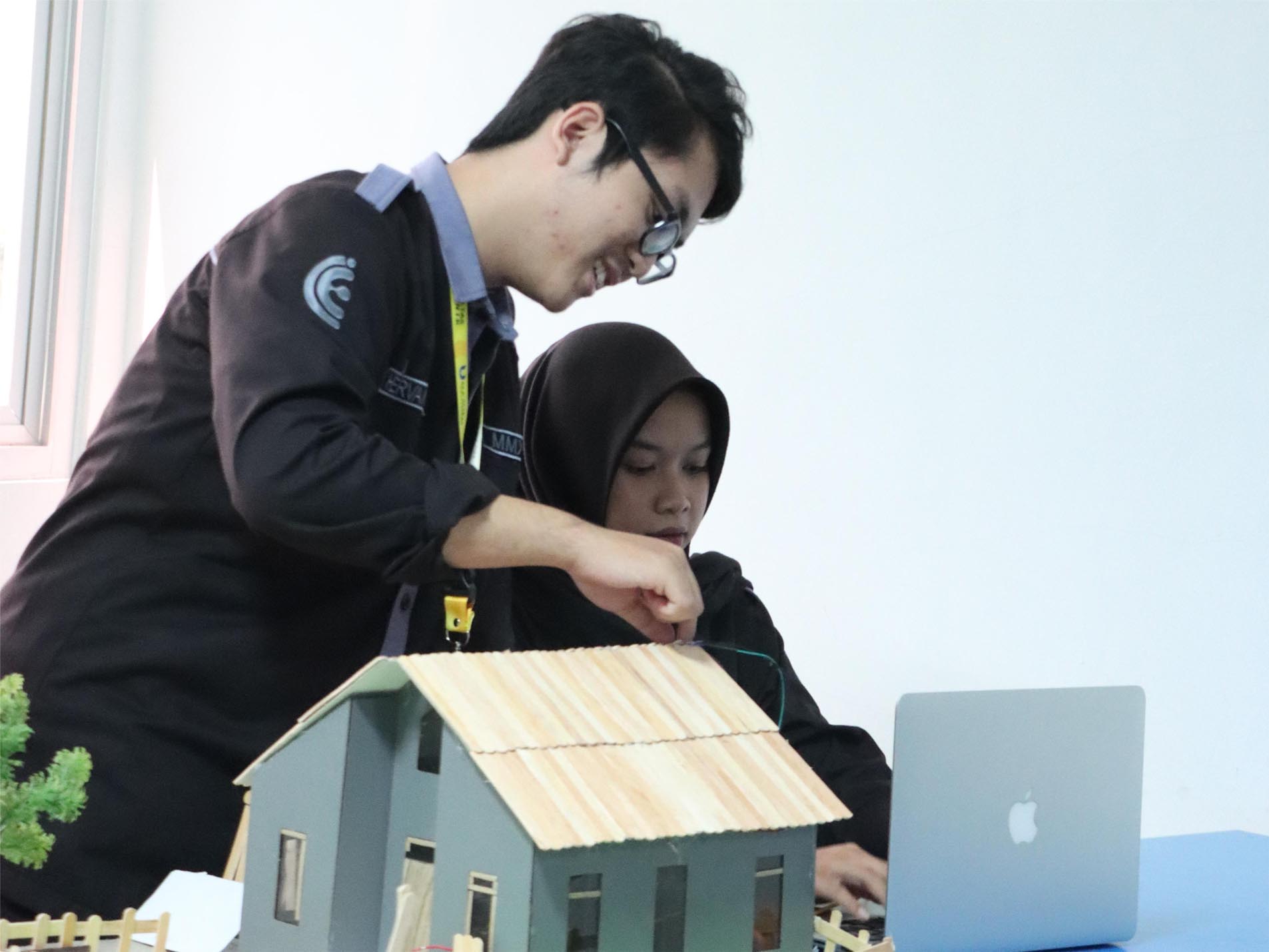Biaya Pendidikan Kelas Regular dan Non Reguler Per Semester Hanya 5,5 Juta Untuk Teknik Industri S1 Serta Peluang Beasiswa Unggulan