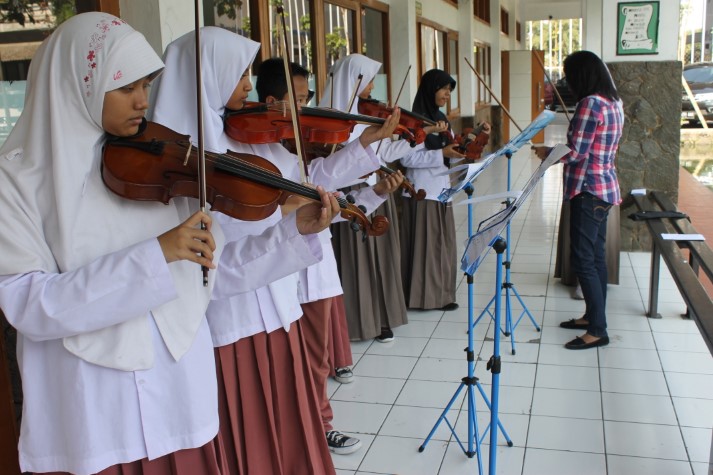 Menjaga Kebersihan Lingkungan: Tantangan dan Solusi di Pondok Pesantren Modern