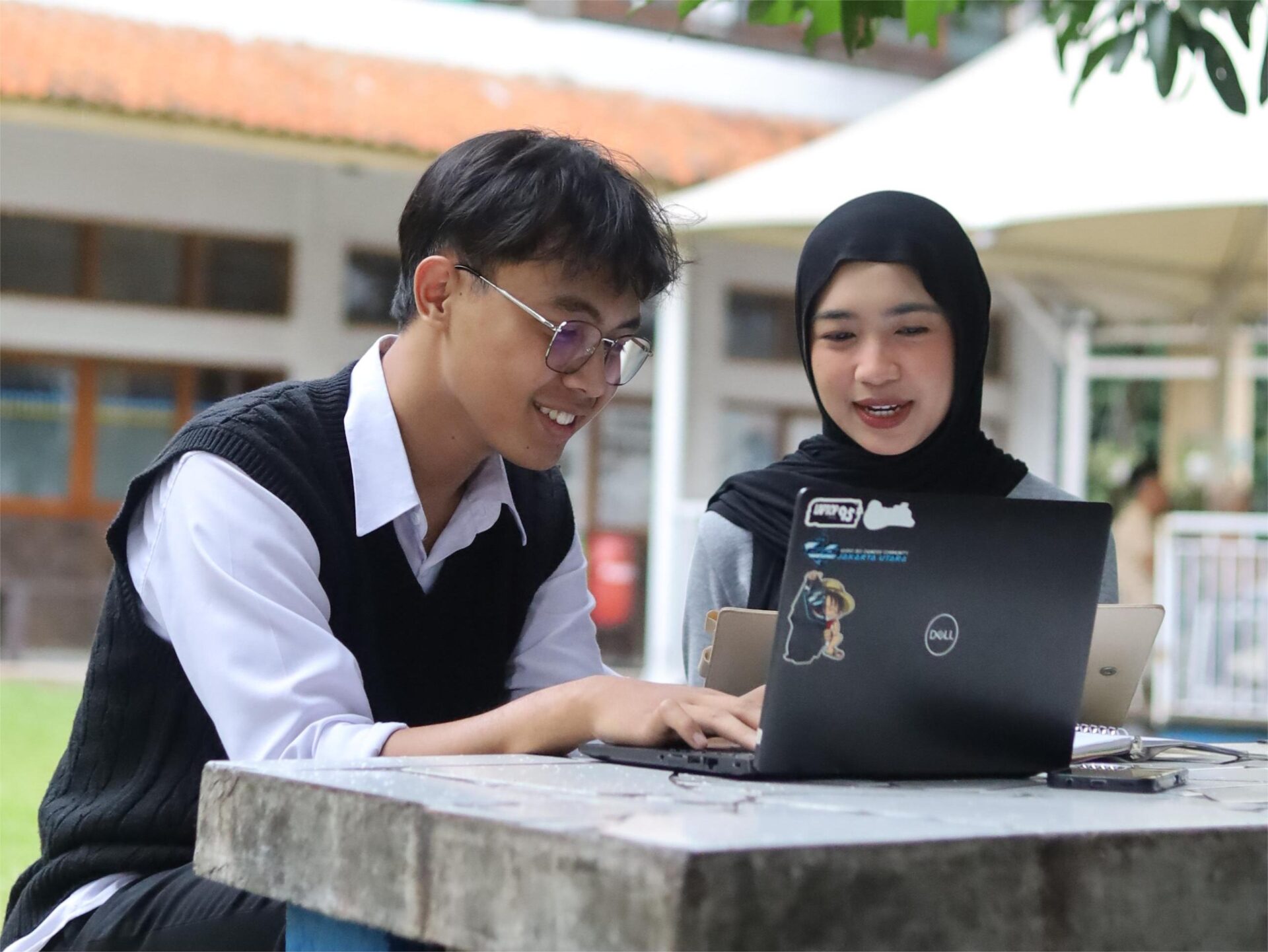 Bagaimana Kuliah Membantu Lulusan Terampil Mendapatkan Pekerjaan Impian? Ini Buktinya!