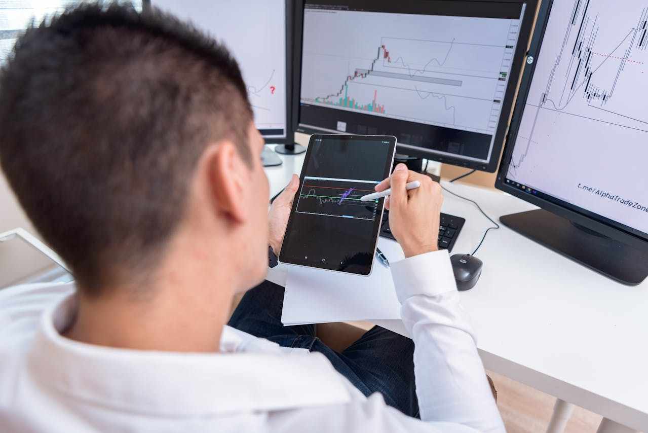 Teknologi Monitoring: Alat Wajib untuk Memantau Bisnis dari Jarak Jauh
