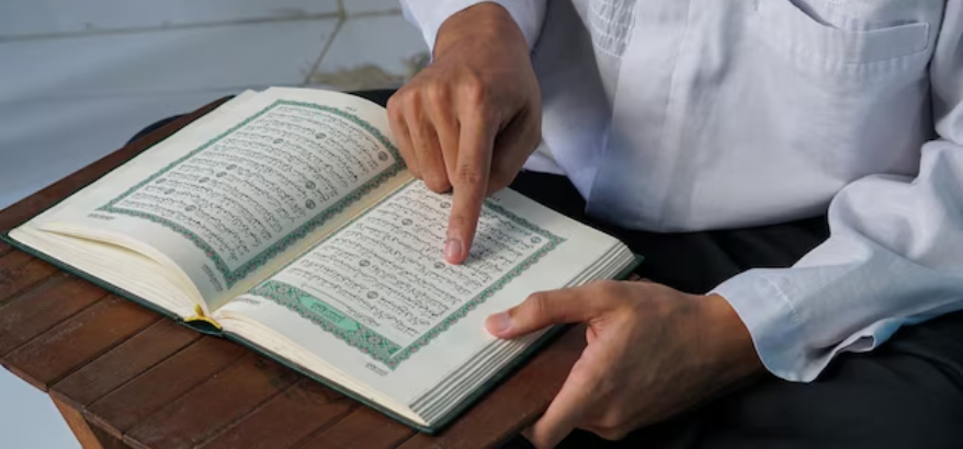 Al-Qur’an Online Ada di Genggaman Tapi Kenapa Kita Lebih Pilih Scroll Daripada Baca