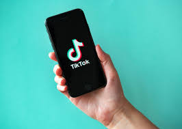 Mengungkap Rahasia Kesuksesan: Trik Ampuh Tiktoker untuk Mendapatkan Ribuan Komentar, Ratusan Like, Jutaan View, dan Bersinar di FYP!