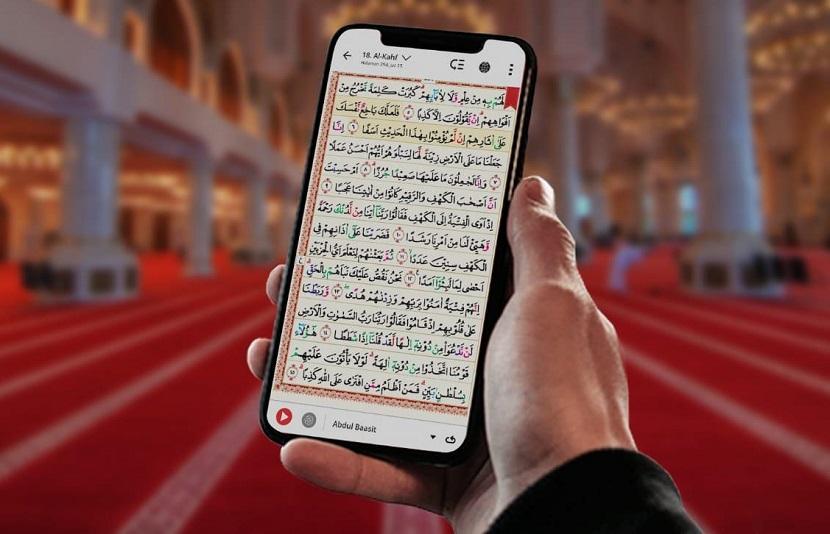 Bagaimana Hukum Islam Mengenai Penggunaan Al-Quran Digital?
