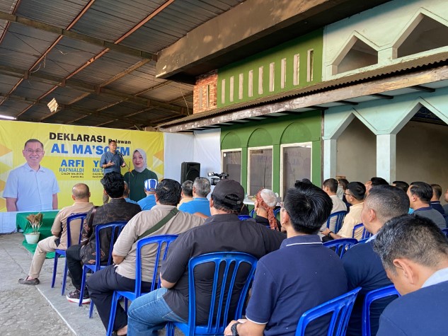 Peduli Warga: Relawan Balad Kang Arfi dan Teh Yena Berbagi Nasi Kotak Gratis di Bandung