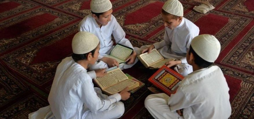 Membaca Al Quran di Bulan Ramadhan: Menyemai Keutamaan dan Kedekatan Spiritual