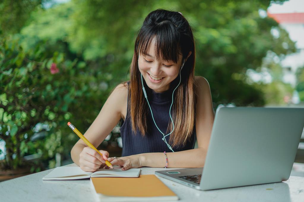 Cara Menghindari Jawaban “Distractor” di Reading TOEFL