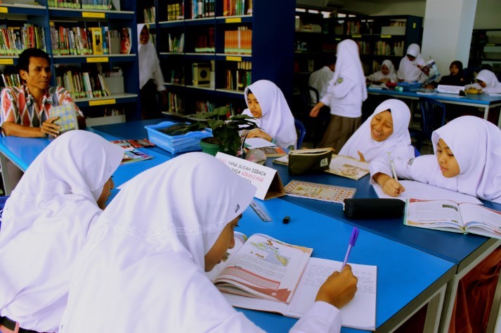 Membangun Keterampilan Berbicara dan Menulis yang Efektif pada Siswa SMP