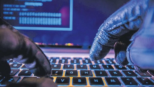 Buzzer dan Kontroversi di Pilkada: Menggali Peran Rajakomen.com dalam Menganalisis Fenomena Ini